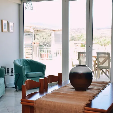 Central Guest House Lejlighed Isthmia