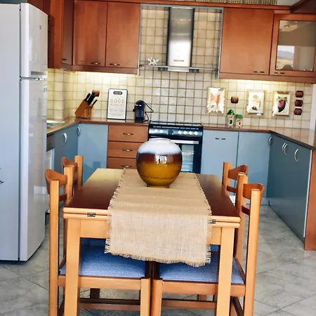 Central Guest House * Ίσθμια