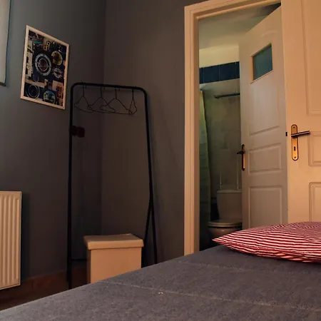 Central Guest House Apartman Íszthmia