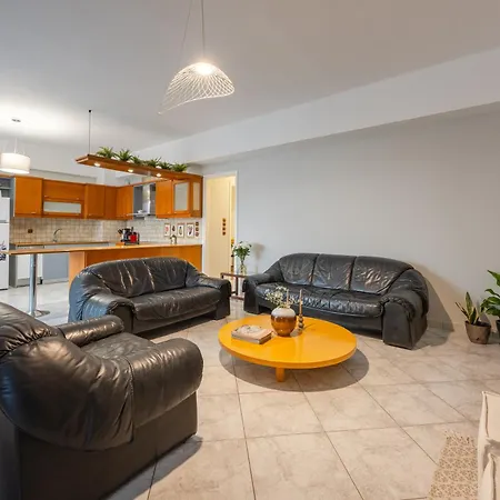 Central Guest House Apartman *