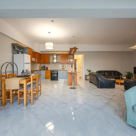 Central Guest House Apartman *