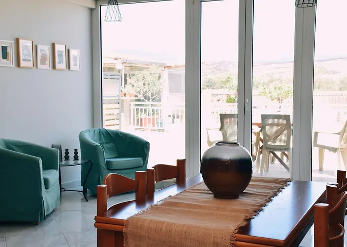 Central Guest House Apartamento Isthmia