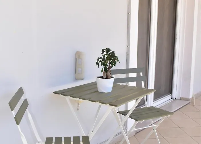 Central Guest House * Isthmia