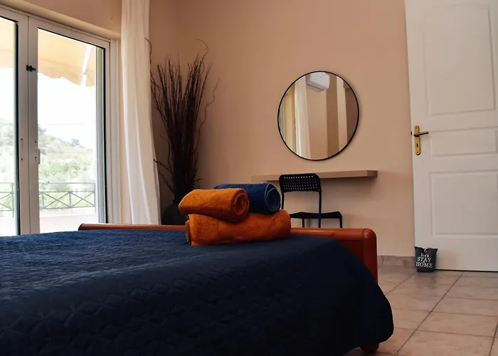 Central Guest House شقة