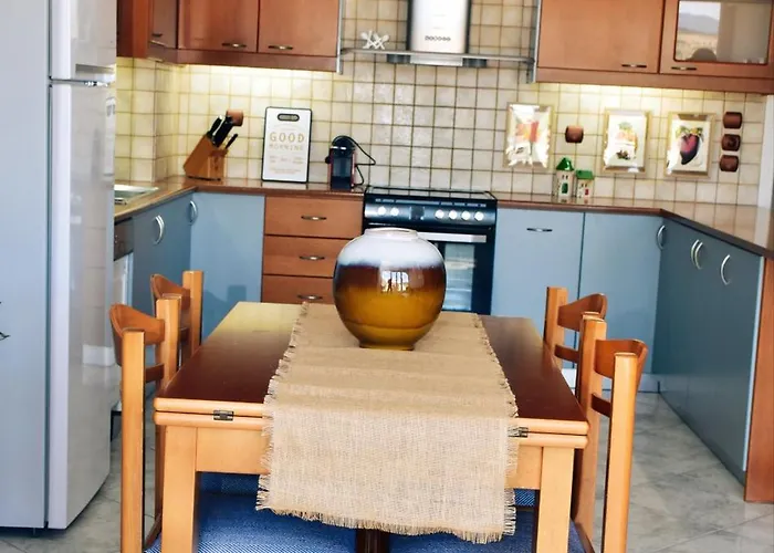 Central Guest House * Isthmia